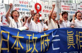 S. Korean civic group protests at Japan's flag-anthem law